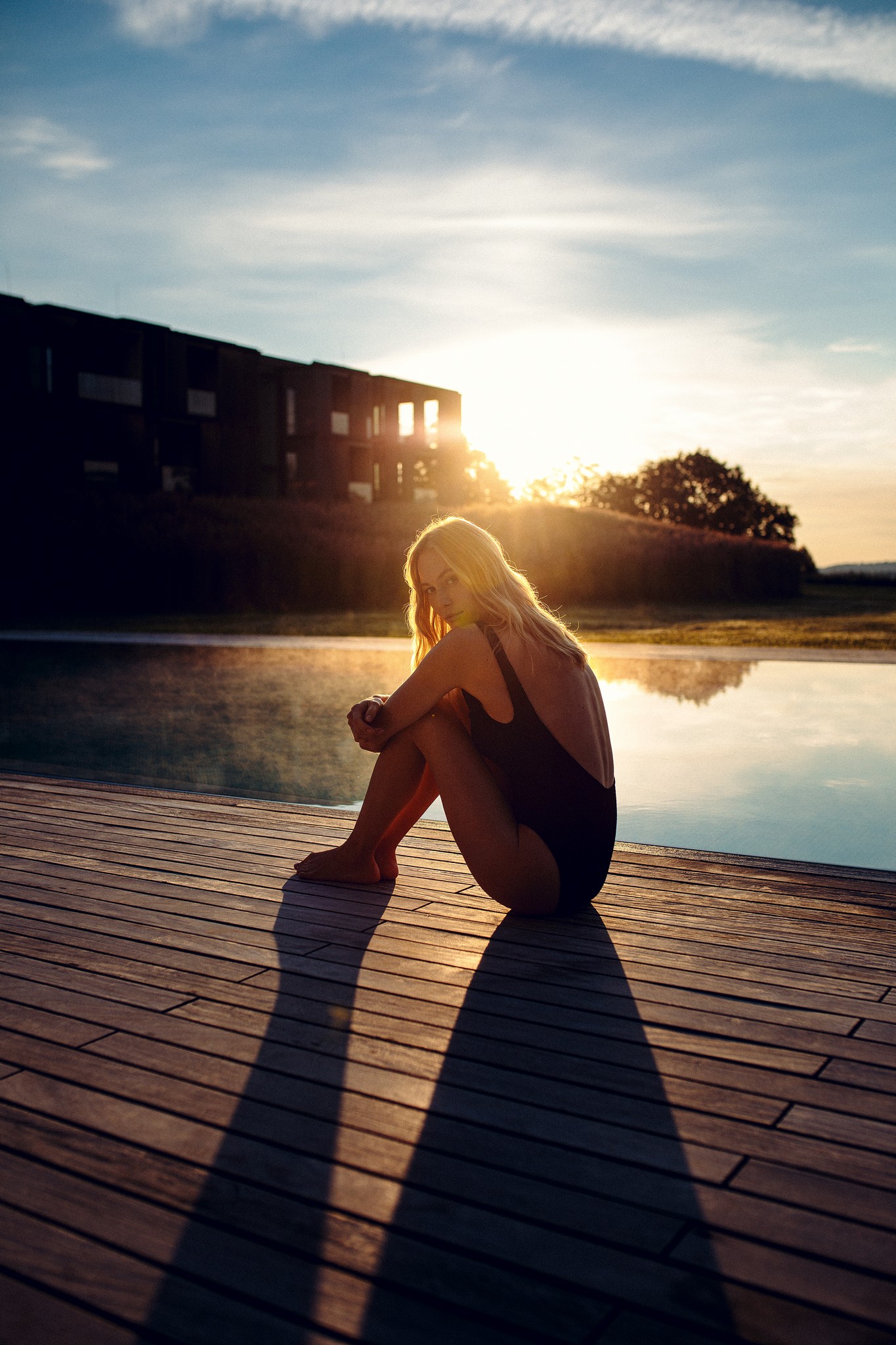 Tegernsee | Tegernsee Larissa Huber am Poolrand 18 © Maximilian Koenig 1