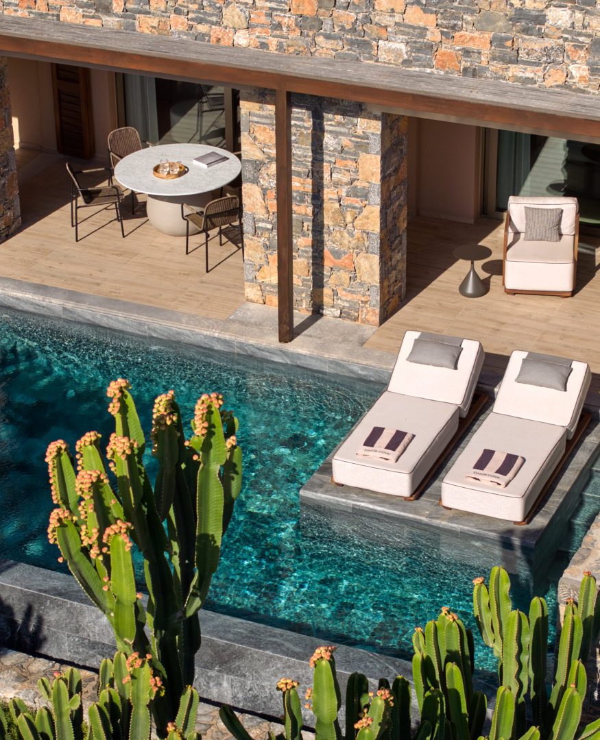 Reise Program | dc tc suite premiumonebedroom pool outdoor aerial 01 875x1080 1