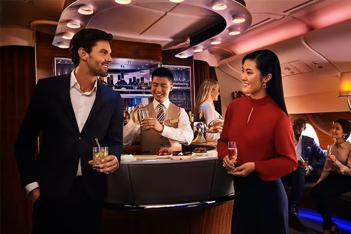 High End | longevity reisen emirates a380 business class onboard lounge 1